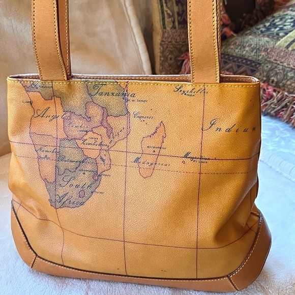 Alviero Martini Tan World Map Tote - Picture 3 of 7